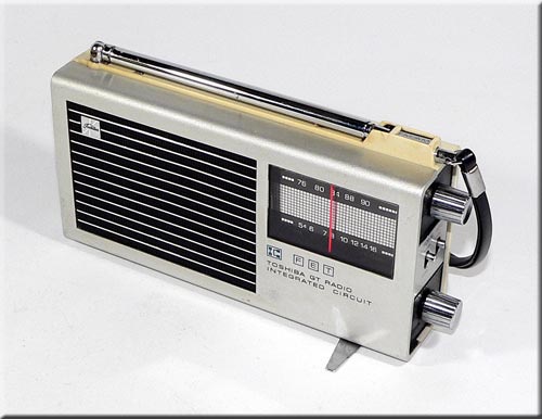 TOSHIBA MODEL IC-70 FM/AM 2BAND RADIO