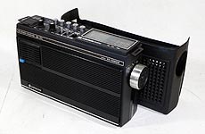 HITACHI MODEL ICS-3000W FM/SW/MW 3BAND RADIO