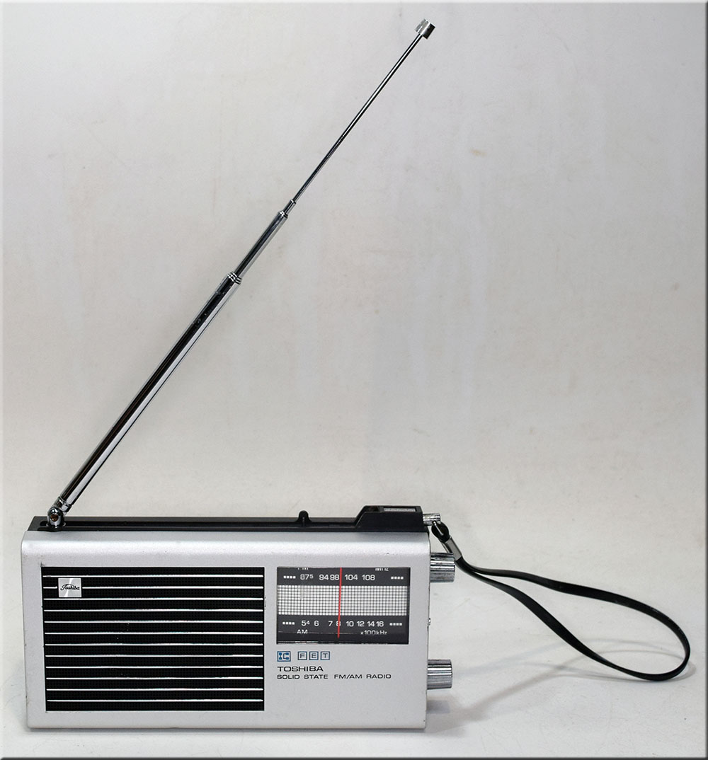 TOSHIBA MODEL IC-70 FM/AM 2BAND RADIO