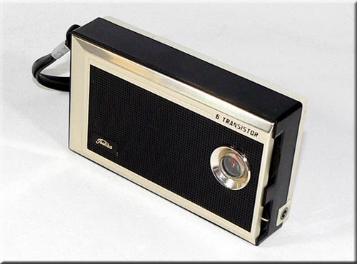 TOSHIBA MODEL 6P-30 MW RADIO�i���j