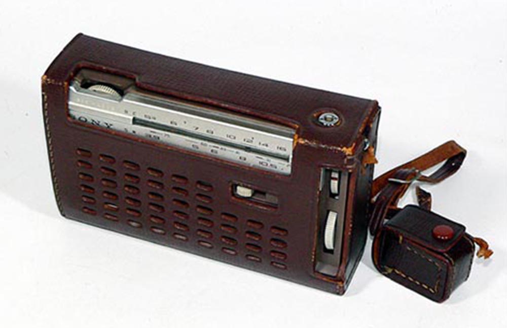 SONY MODEL TR-716-B BC/SW 2BAND RADIO