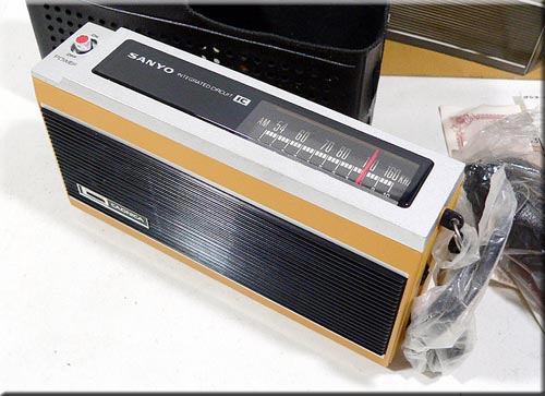SANYO MODEL 7C-R33 AM RADIO