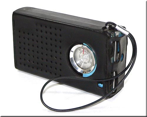 TOSHIBA MODEL 7P-70 AM RADIO