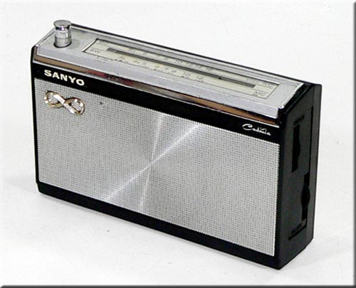 SANYO MODEL 7SP-36 BC/SW 2BAND RADIO
