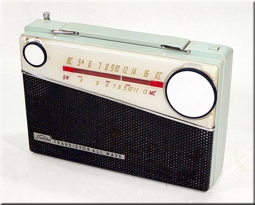 Toshiba MODEL 7TL-204S BC/SW 2BAND RADIO