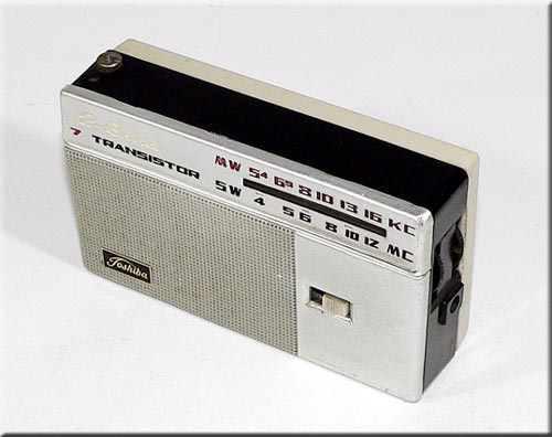 TOSHIBA MODEL 7TP-468S MW/SW 2BAND RADIO