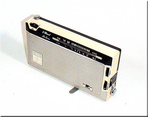 TOSHIBA MODEL FE8M-230SX MW/SW 2BAND RADIO