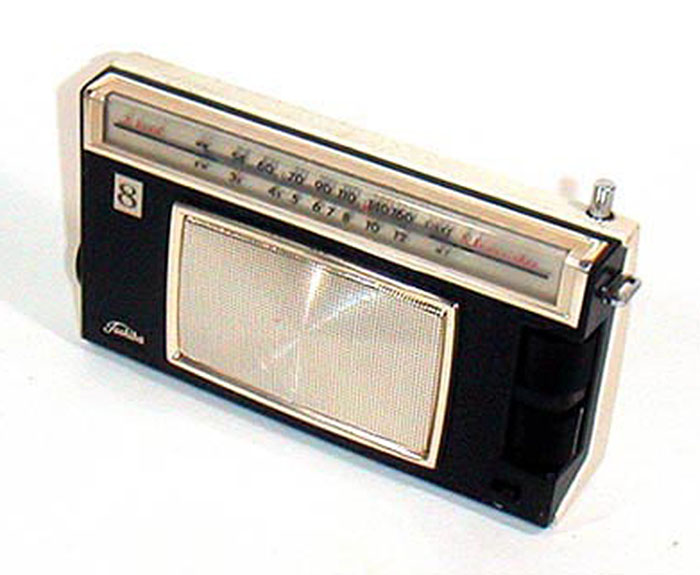 TOSHIBA MODEL 8M-88S MW/SW 2BAND RADIO