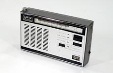 SANYO MODEL 8S-P25A BC/SW 2BAND RADIO