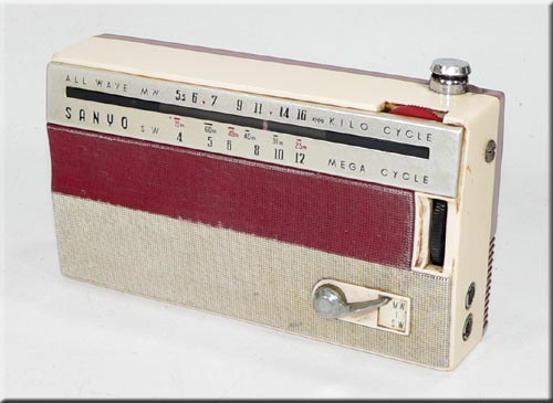 SANYO MODEL 8S-P8 MW/SW 2BAND RADIO