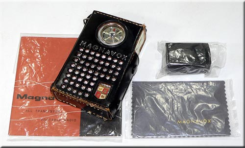 Magnavox MODEL AM-60 AM RADIO