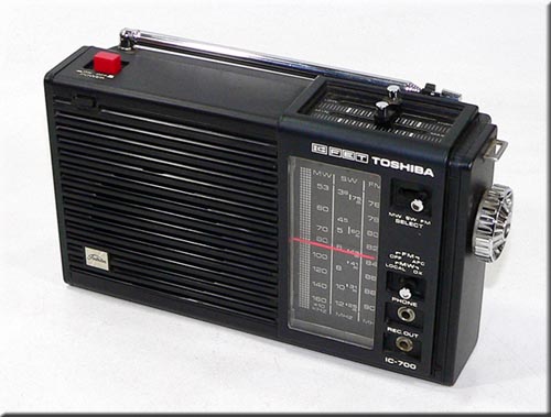 THOSHIBA MODEL IC-700 FM/SW/MW 3BAND RADIO