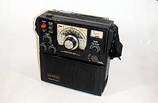 HITACHI MODEL No.KH-2100 5BAND RADIO