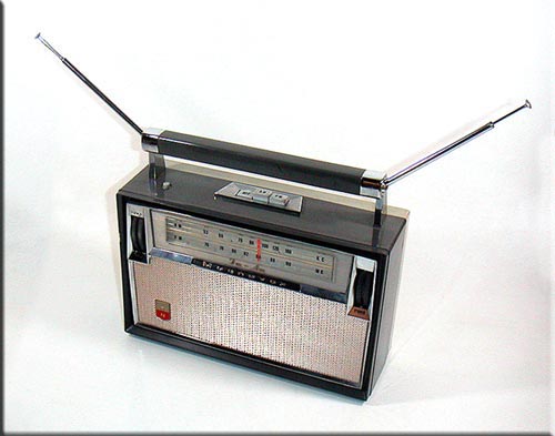 NEC Magnavox MODEL NTF-10C21 FM/AM 2BAND RADIO