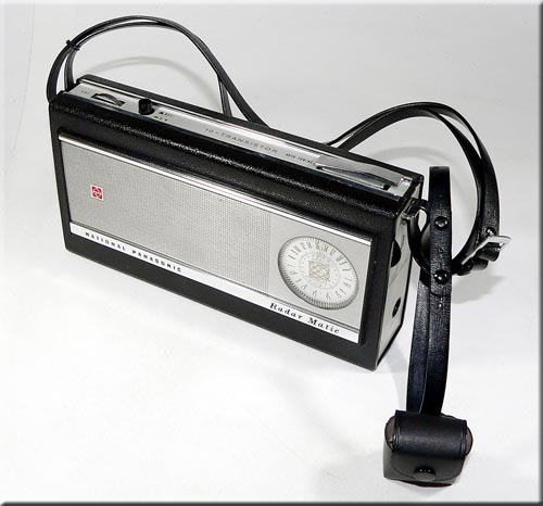 NATIONAL PANASONIC R-1000 AM RADIO