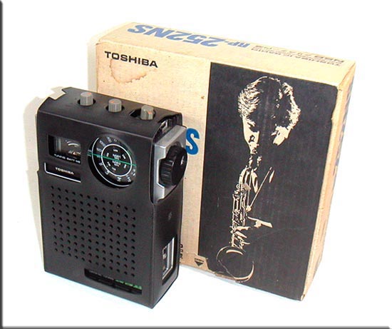 TOSHIBA MODEL RP-252NS MW/SW/NSB1/NSB2 4BAND RADIO