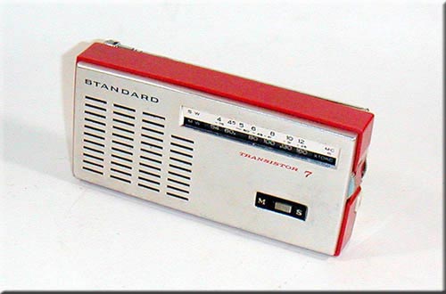 STANDARD MODEL SR-G700 MW/SW 2BAND�ł��B�i�ԐF�j