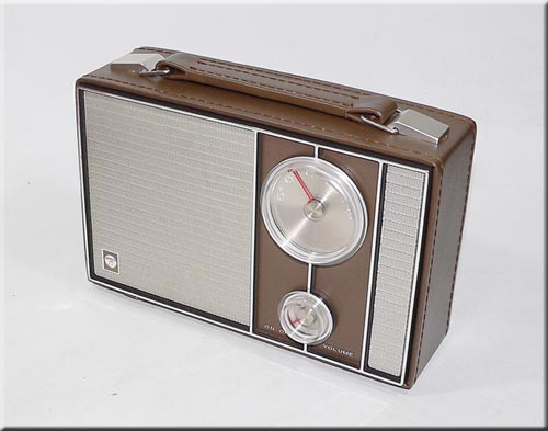 COLUMBIA MODEL T-86 AM RADIO