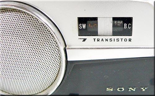 SONY MODEL TR-725 BC/SW 2BAND RADIO