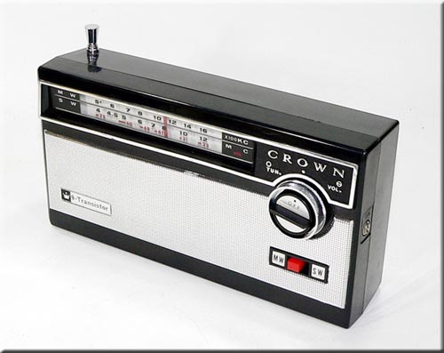 CROWN MODEL TR-920 SW/MW 2BAND RADIO