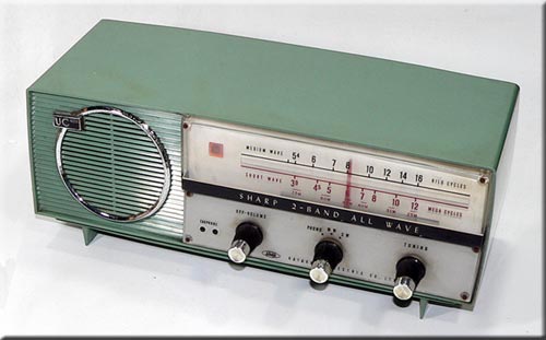 SHARP MODEL UC-105 MW/SW 2BAND RADIO