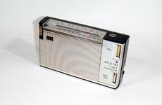 HITACHI WH-829 BC/SW 2BAND RADIO