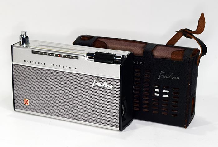 National Panasonic MODEL RF-600  FM/AM 2BAND RADIO