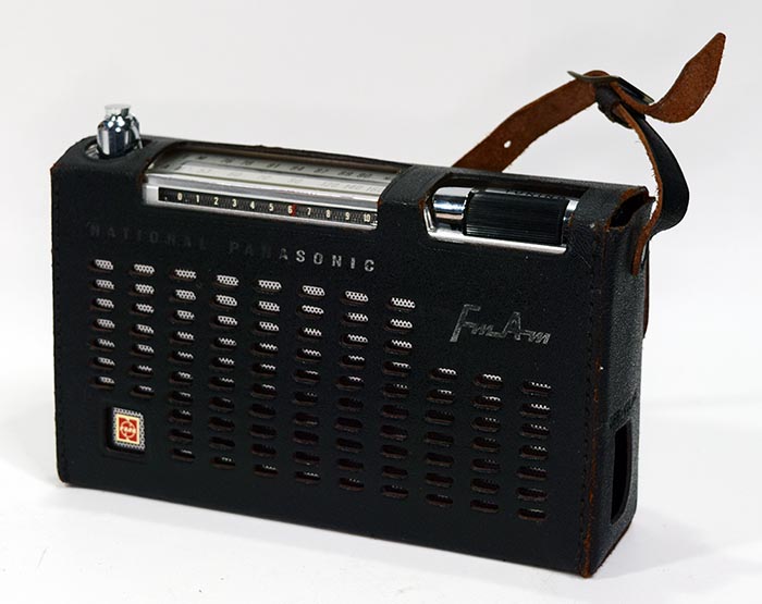 National Panasonic MODEL RF-600  FM/AM 2BAND RADIO