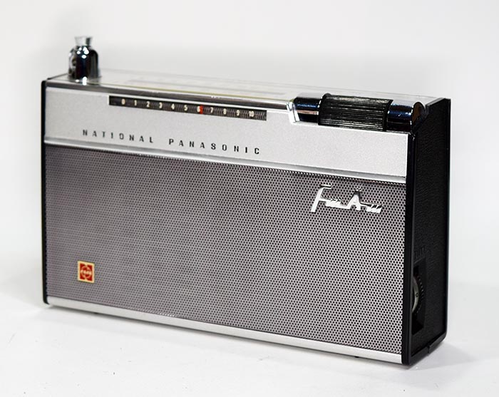 National Panasonic MODEL RF-600  FM/AM 2BAND RADIO