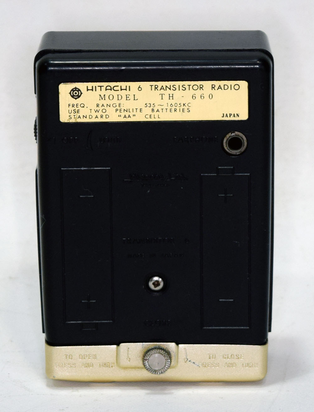 HITACHI MODEL TH-660 MW RADIO