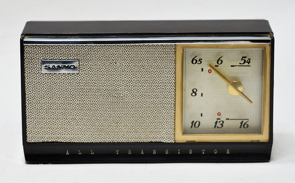 SANYO MODEL 6C-18AR AM RADIO