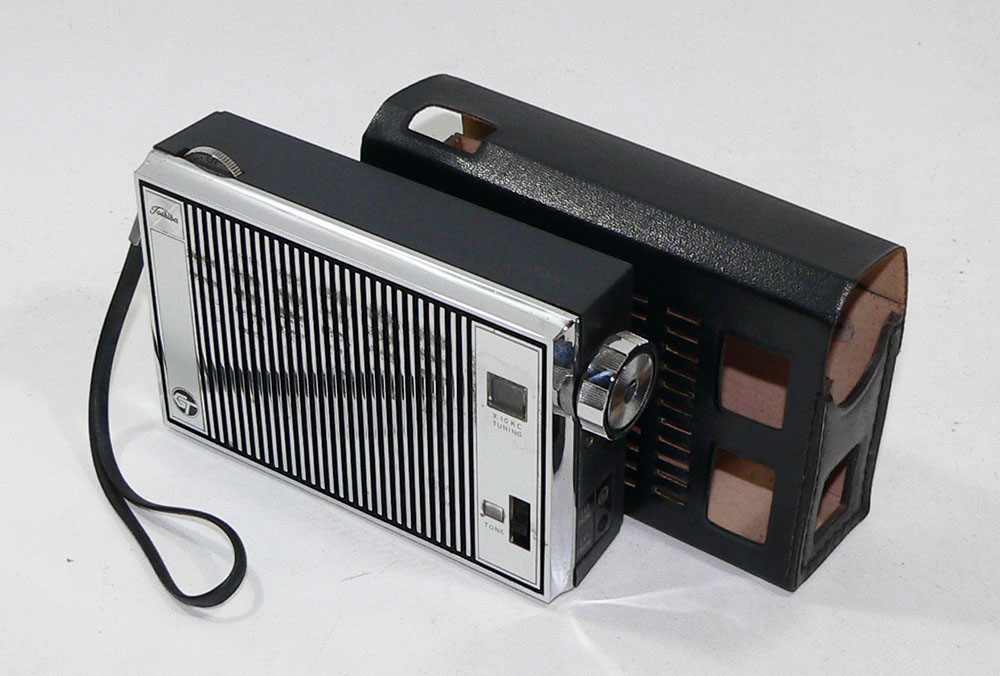 Toshiba MODEL 7P-40 RADIO