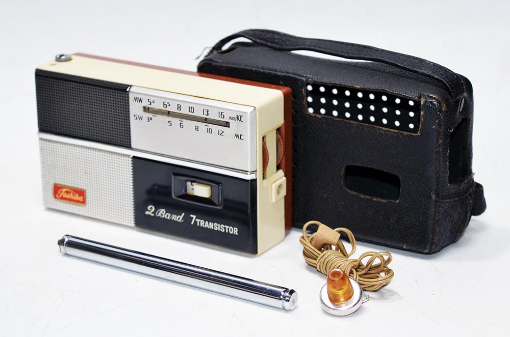 Toshiba MODEL 7P-55S MW/SW 2BAND RADIO