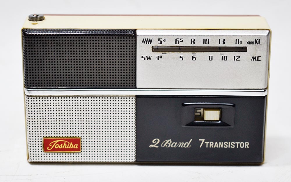 Toshiba MODEL 7P-55S MW/SW 2BAND RADIO