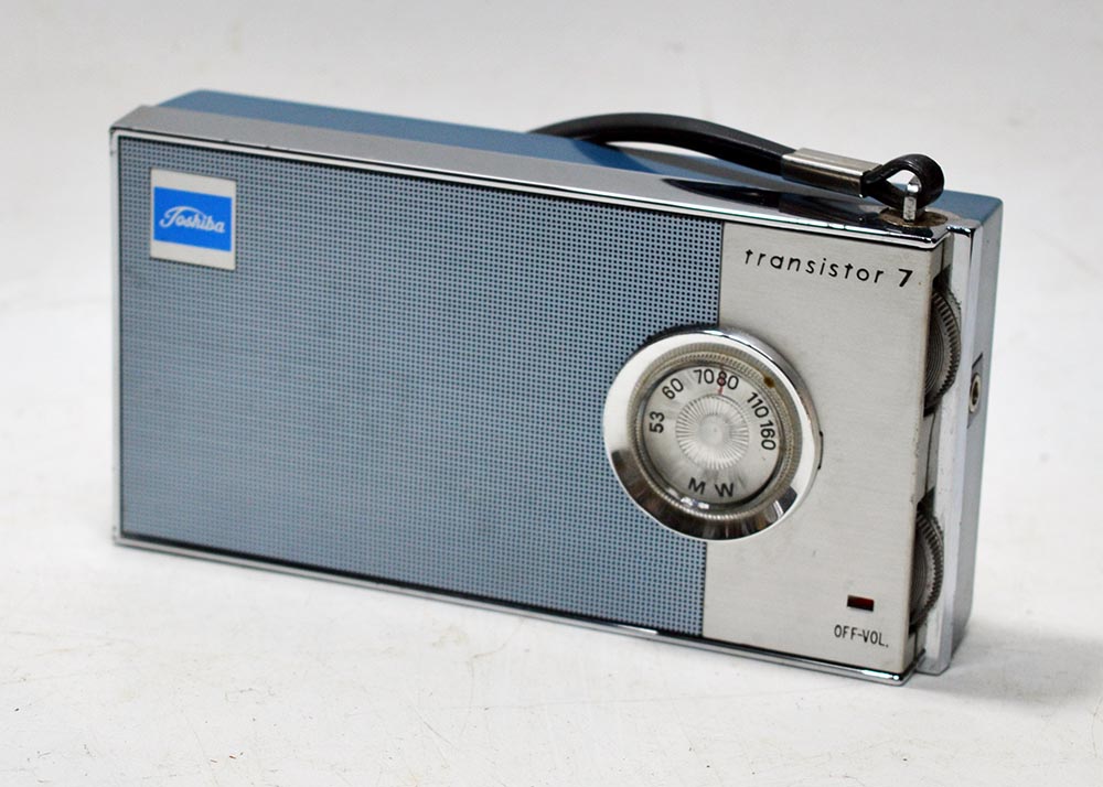 TOSHIBA MODEL 7P-70A AM RADIO