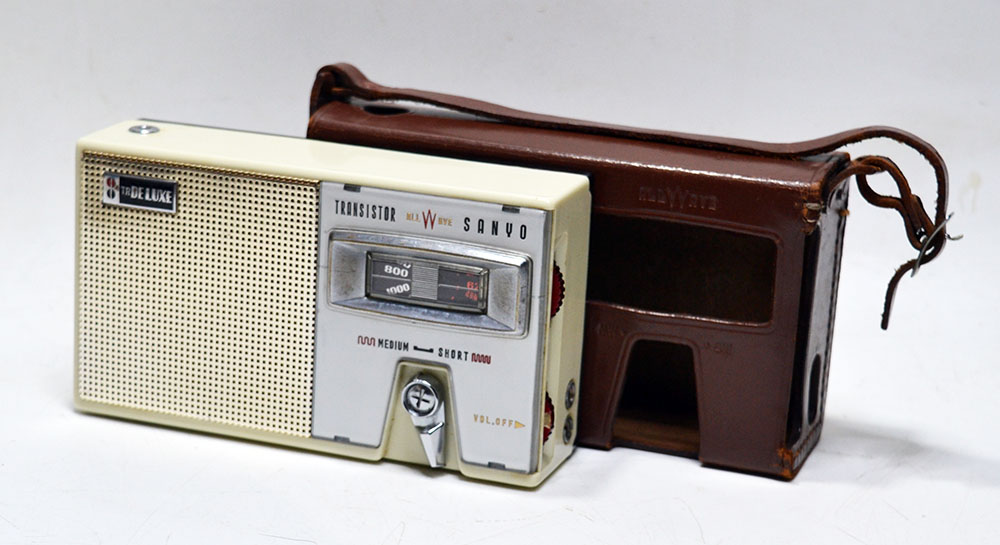 SANYO MODEL 8S-P2 MW/SW RADIO