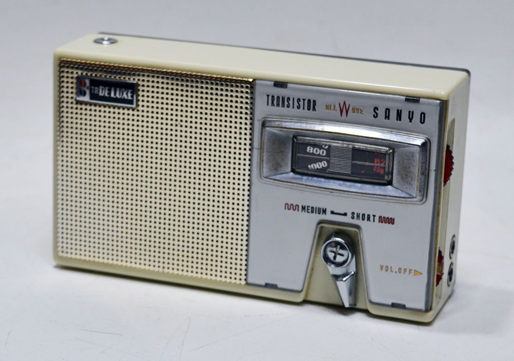 SANYO MODEL 8S-P2 MW/SW RADIO