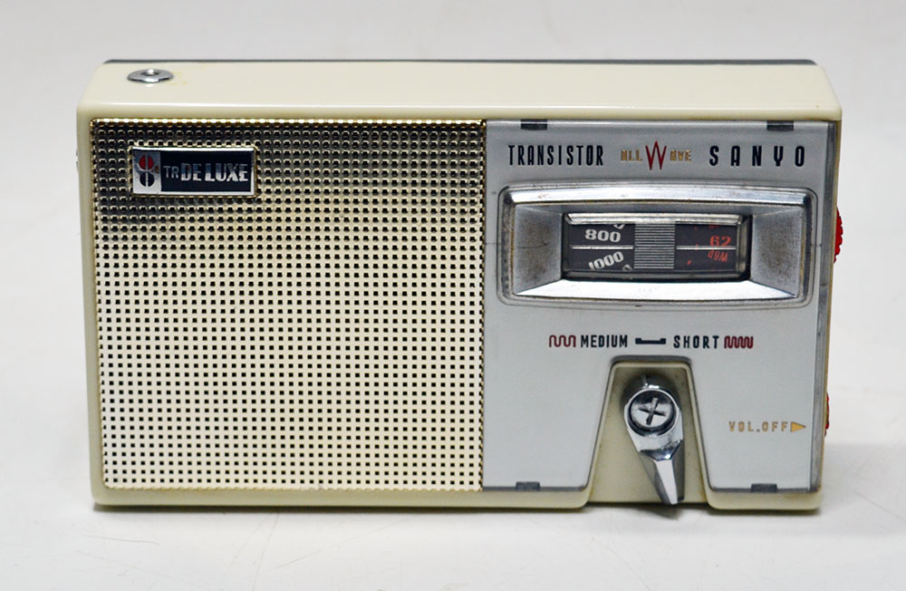 SANYO MODEL 8S-P2 MW/SW RADIO