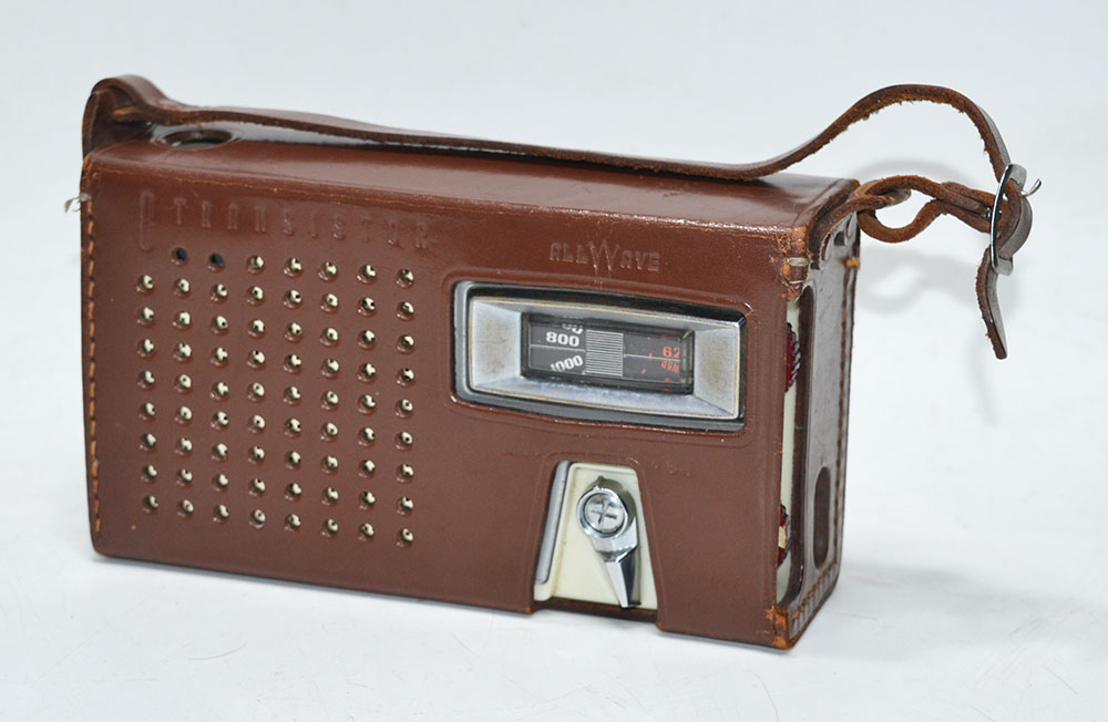 SANYO MODEL 8S-P2 MW/SW RADIO