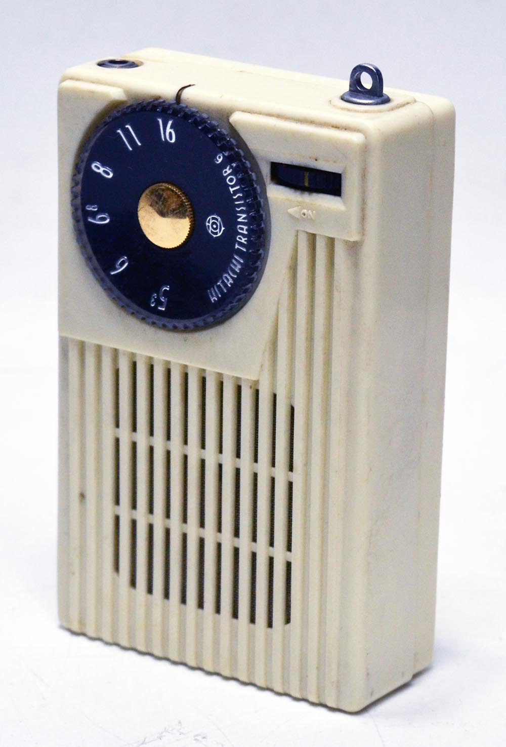 HITACHI MODEL TH-621 AM RADIO