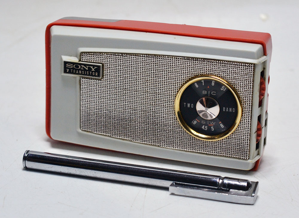 SONY MODEL TR-724 BC/SW 2BAND RADIO