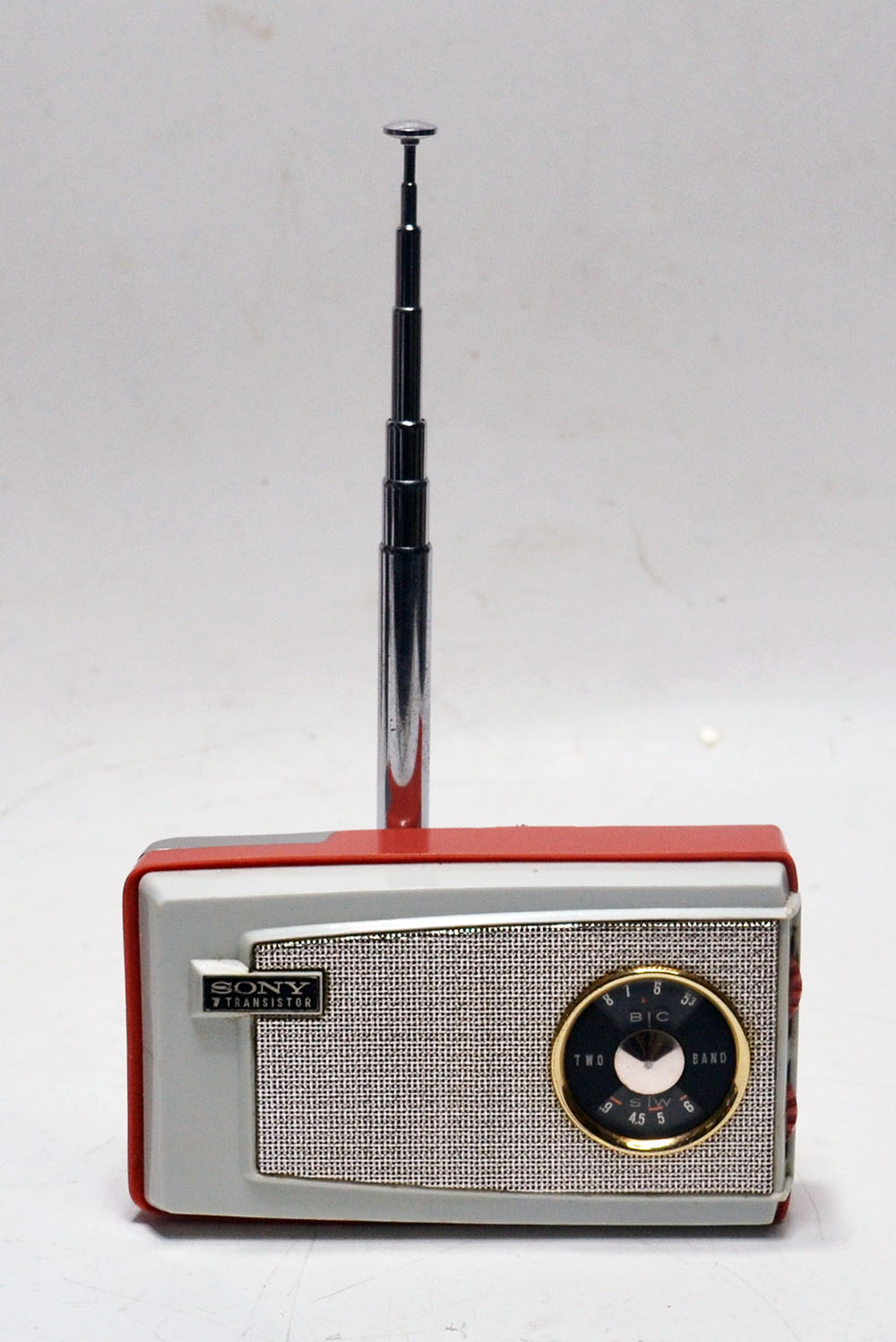 SONY MODEL TR-724 BC/SW 2BAND RADIO