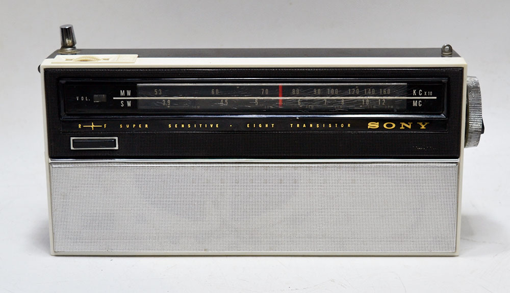 SONY MODEL TR-821 MW/SW 2BAND RADIO