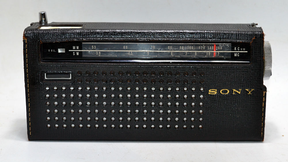SONY MODEL TR-821 MW/SW 2BAND RADIO