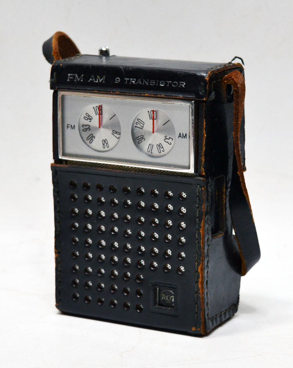 RCA MODEL RGM 19E FM/AM 2BAND RADIO