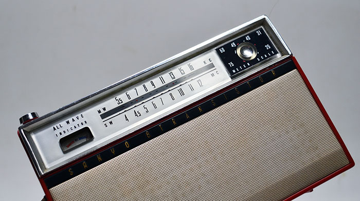 SANYO MODEL 8S-P14 MW/SW 2BAND RADIO 