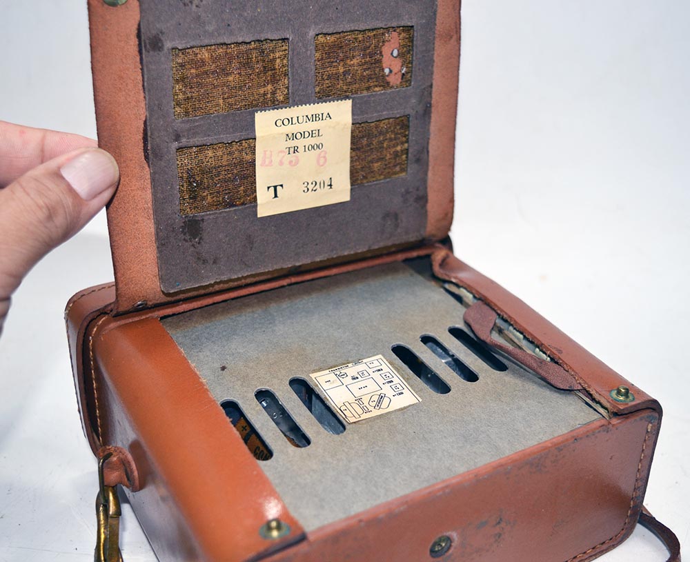 COLUMBIA MODEL TR 1000 AM RADIO