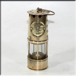 Sir Humphry DavyP Lamp �i����i�j